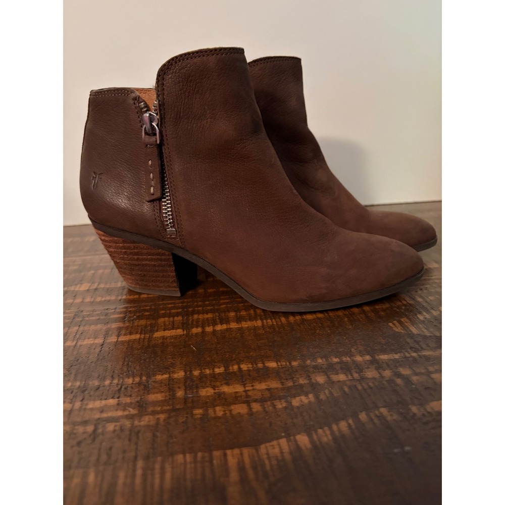 Woman's Frye Size 6.5 Judith Double Zip Brown Leather Ankle Boots Booties EUC